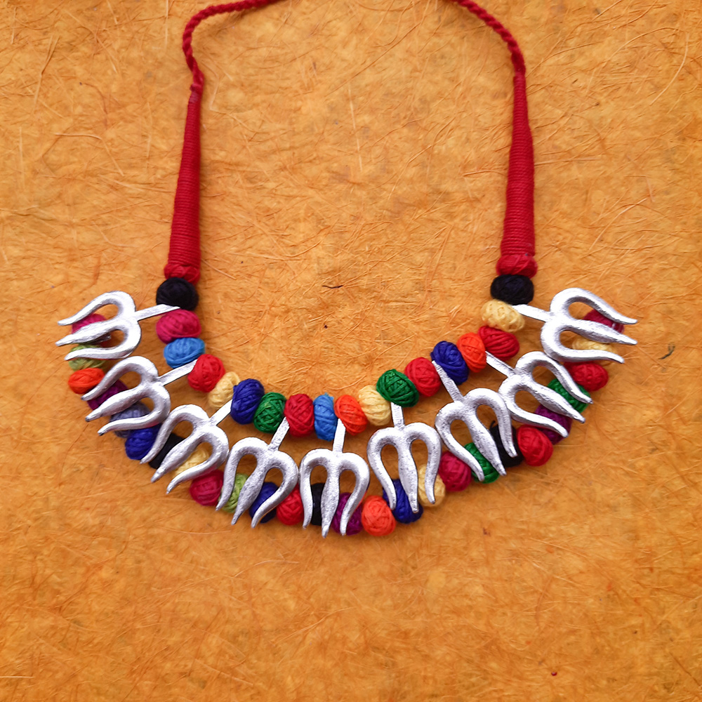  MULTI COLORED BEADS WITH SILVER ALLOY TRISUL NECKLACE 